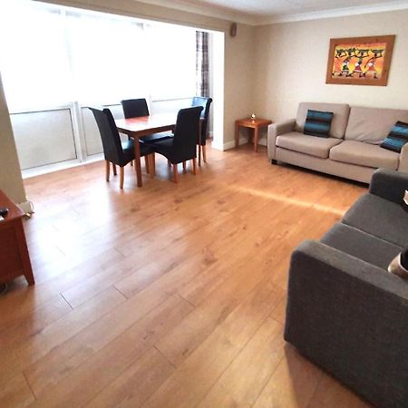 Wentworth Apartment With 2 Bedrooms, Superfast Wi-Fi And Parking Sittingbourne Zewnętrze zdjęcie